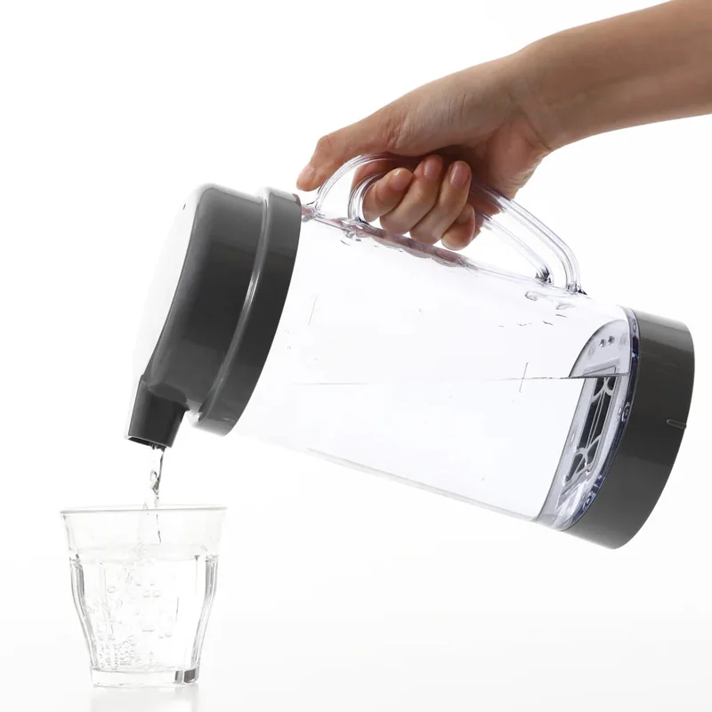 Pouring hydrogen water from the Hydrofix pitcher